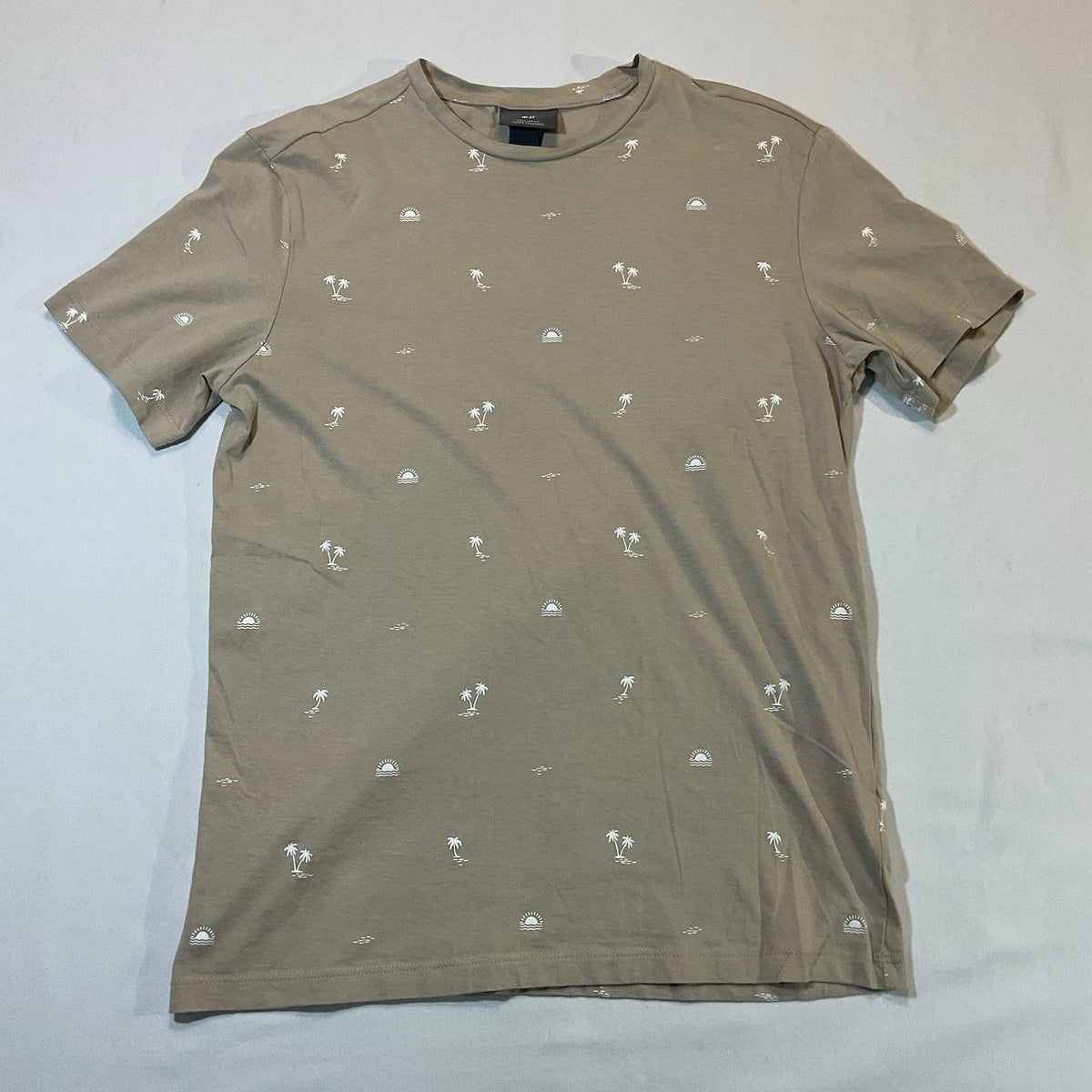 H&M Tan Short Sleeve with Costal/Tropic White Minimalist Designs, Size S Unisex , , , Long Sleeve Tee
